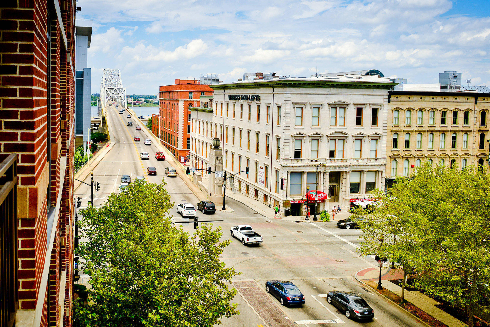 Courtyard by Marriott Louisville Downtown Photo