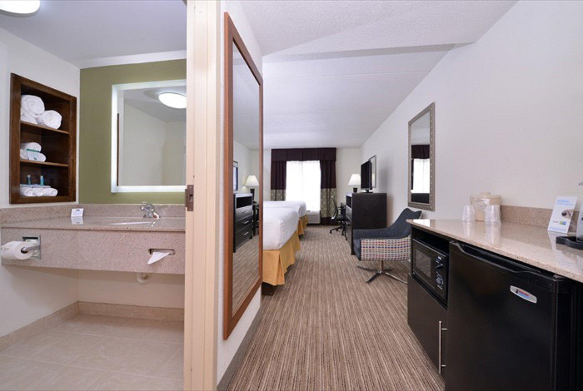 Holiday Inn Express & Suites Mooresville - Lake Norman Photo