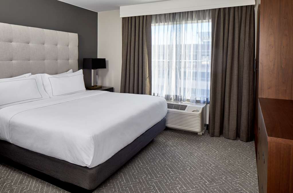 Cumberland House Knoxville, Tapestry Collection by Hilton Image