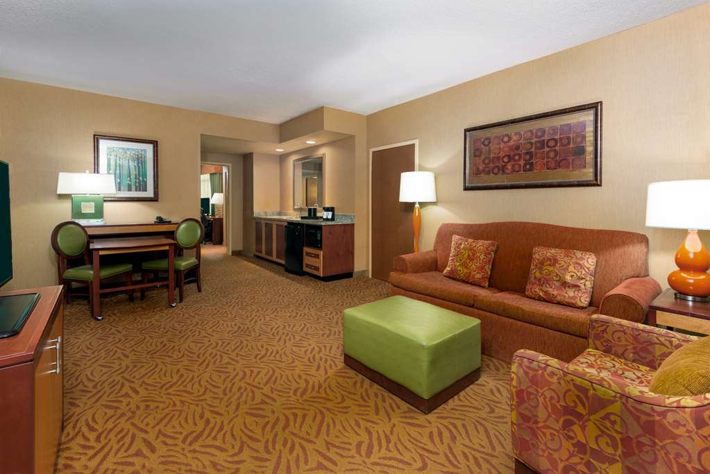Embassy Suites by Hilton Omaha La Vista Hotel & Conference Center Image