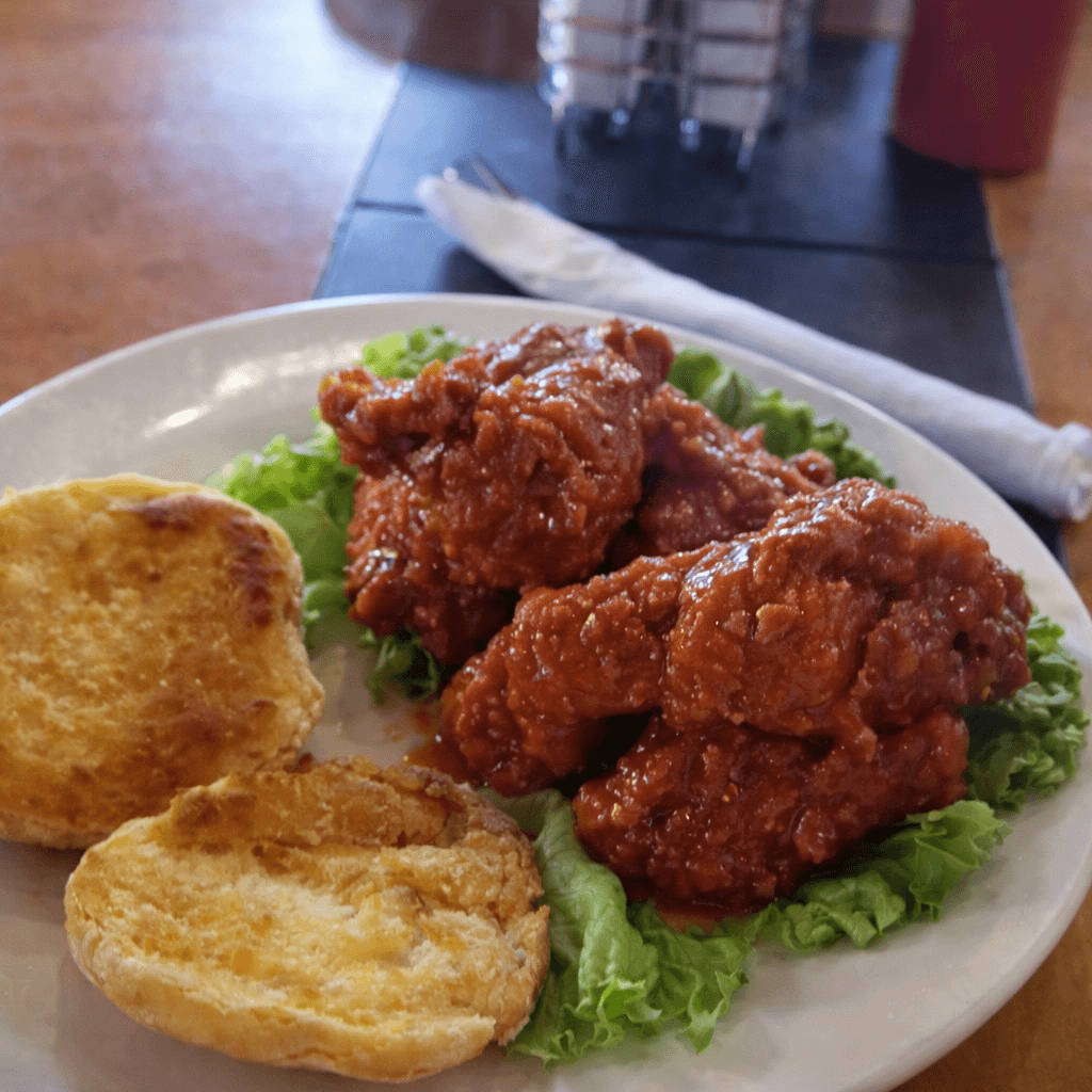 5 Party Wings with Grilled Bread