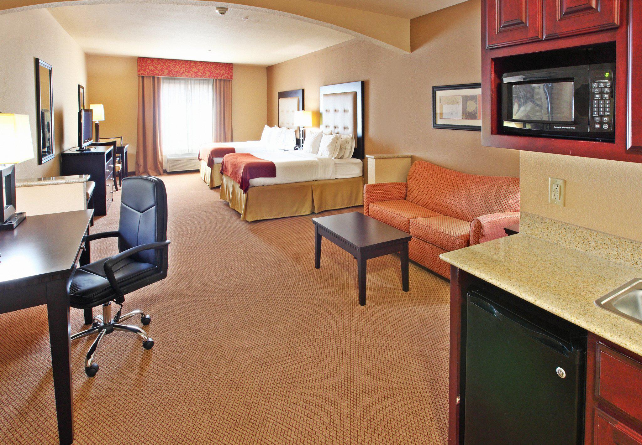 Holiday Inn Express & Suites Van Buren-Ft Smith Area Photo