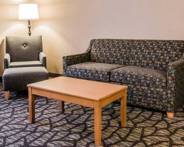Images Quality Inn & Suites Warren - Detroit