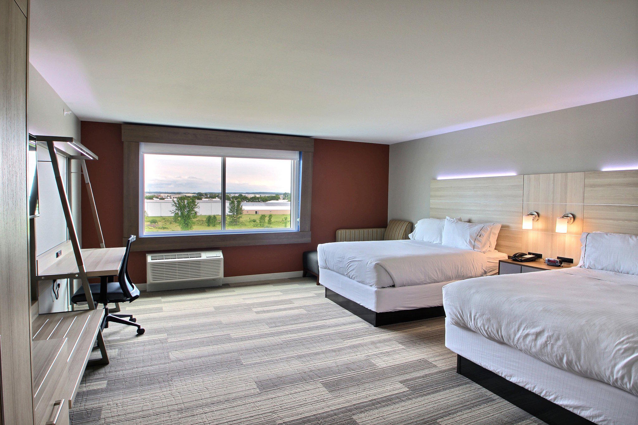 Holiday Inn Express & Suites Fond Du Lac Photo