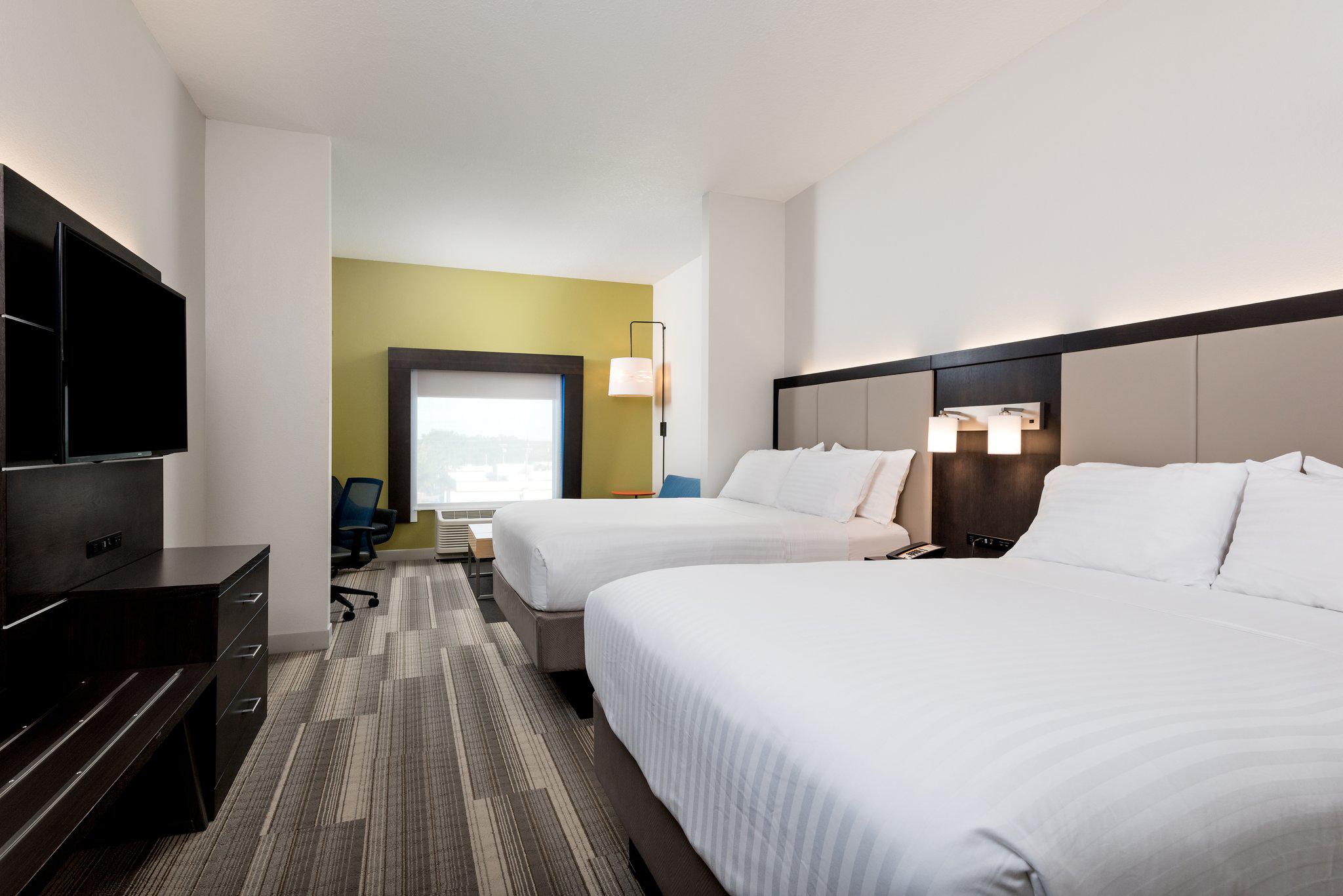 Holiday Inn Express & Suites Lakeland South Photo