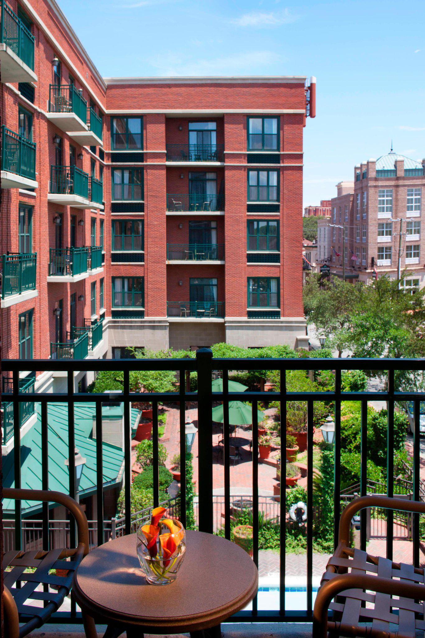 Courtyard by Marriott Savannah Downtown/Historic District Photo