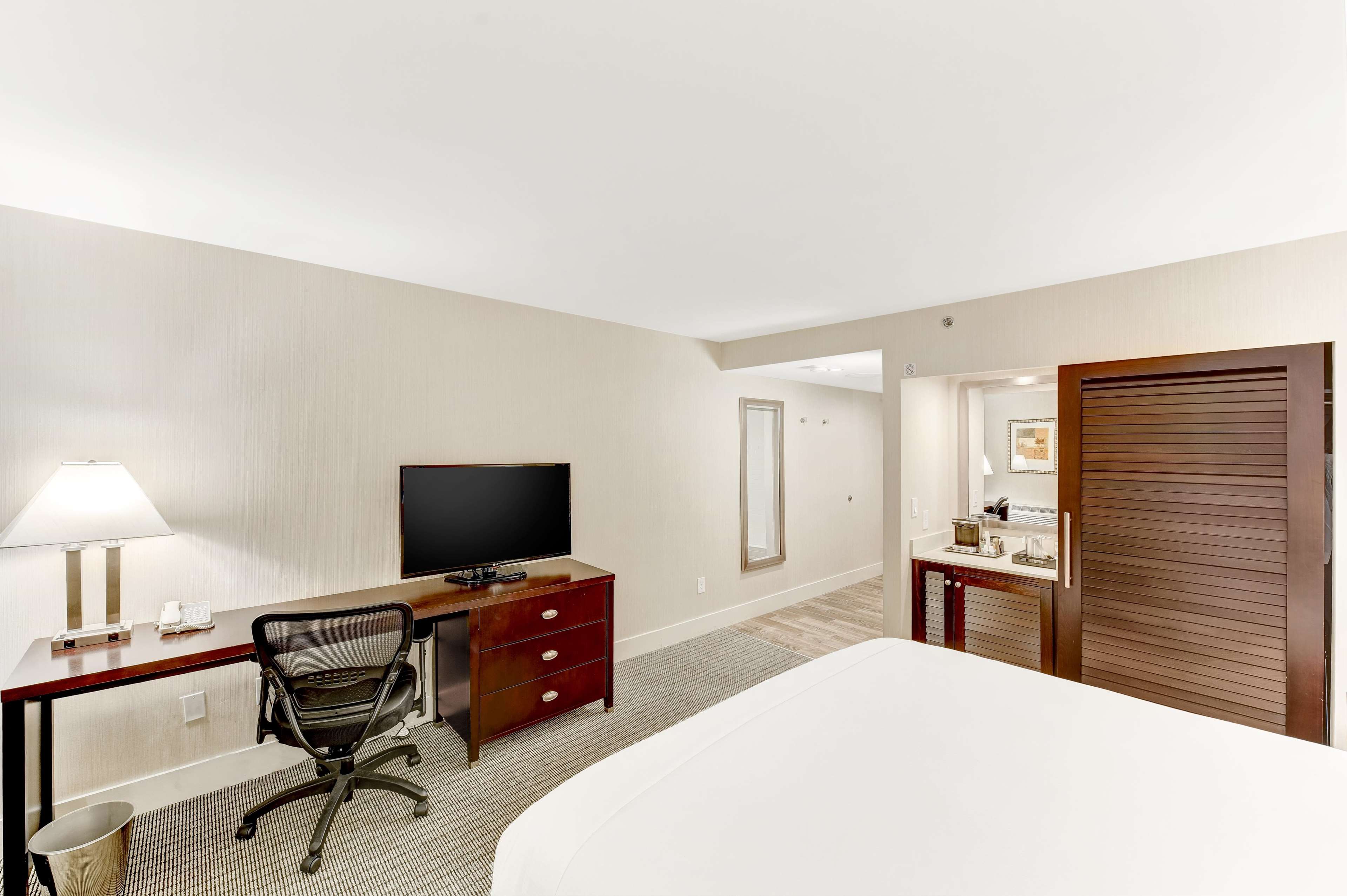 Hilton Irvine-Orange County-Airport Photo