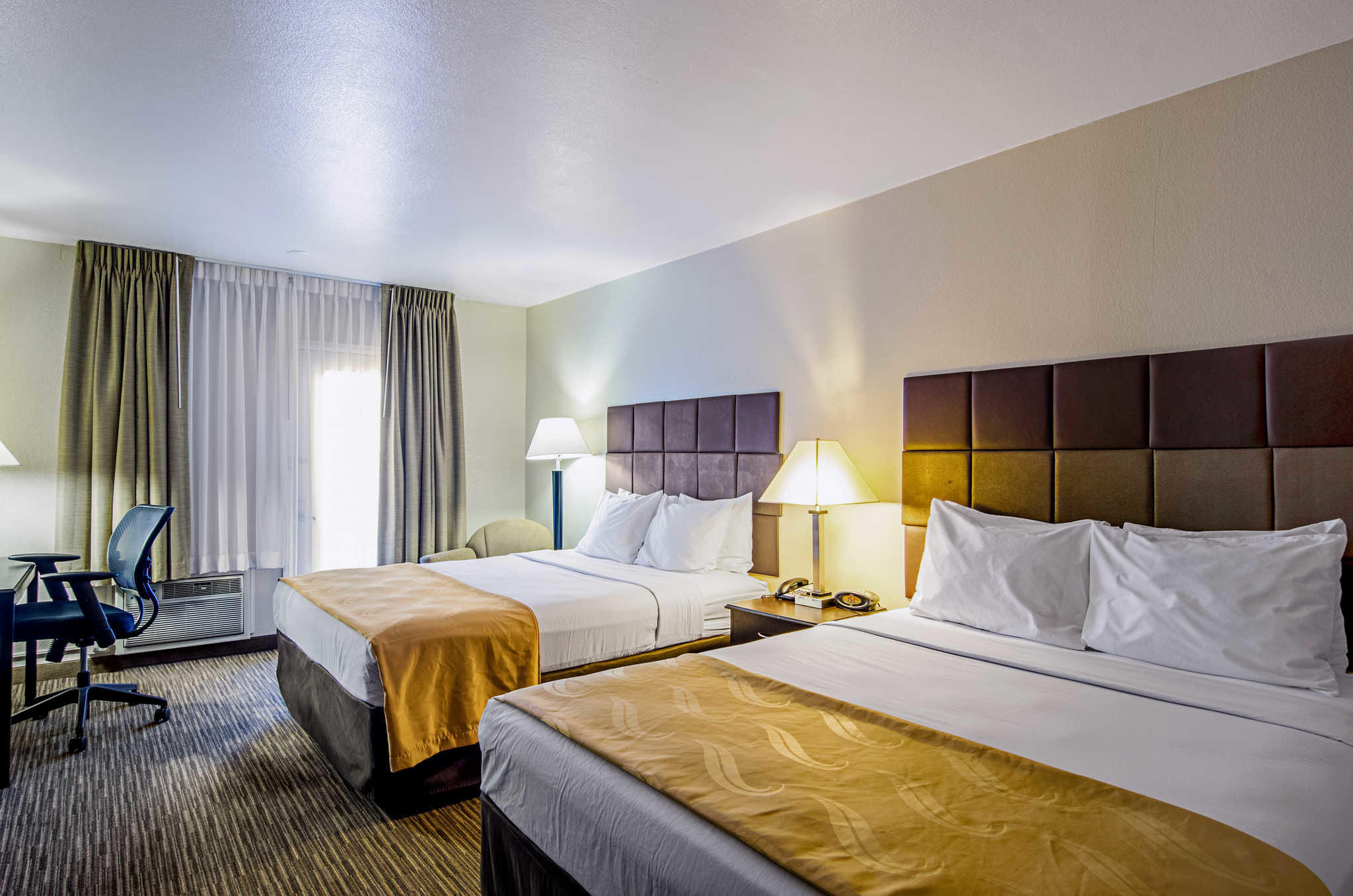 Quality Inn & Suites Denver Stapleton Photo