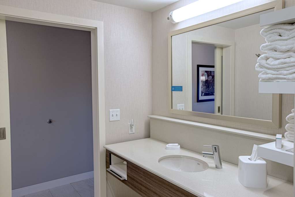Hampton Inn Amesbury Image