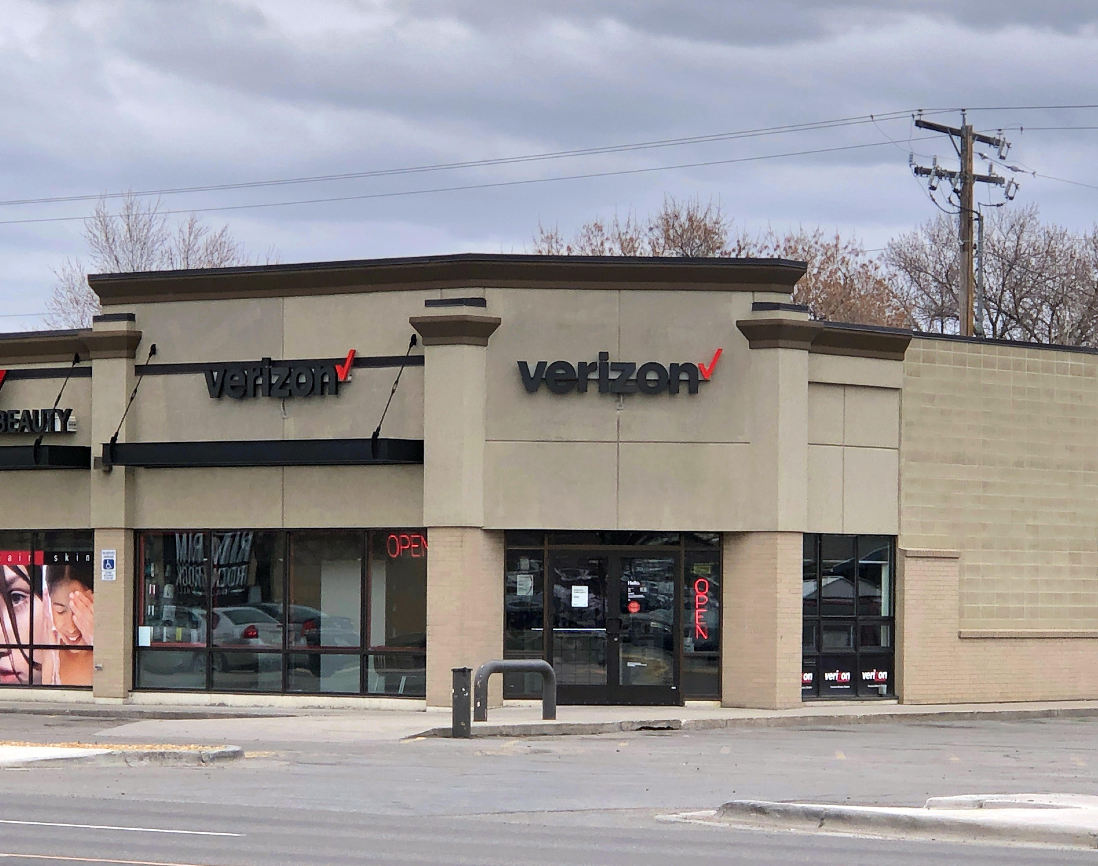 Cellular Plus, Verizon Authorized Retailer Photo