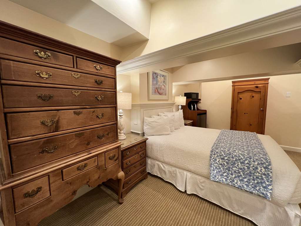 Best Western Grandma's Feather Bed Image
