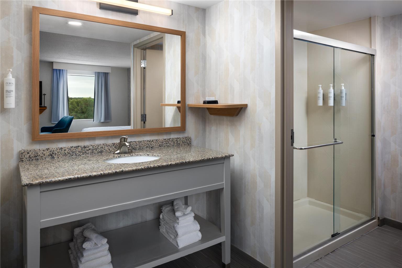 Hampton Inn Neptune/Wall Image