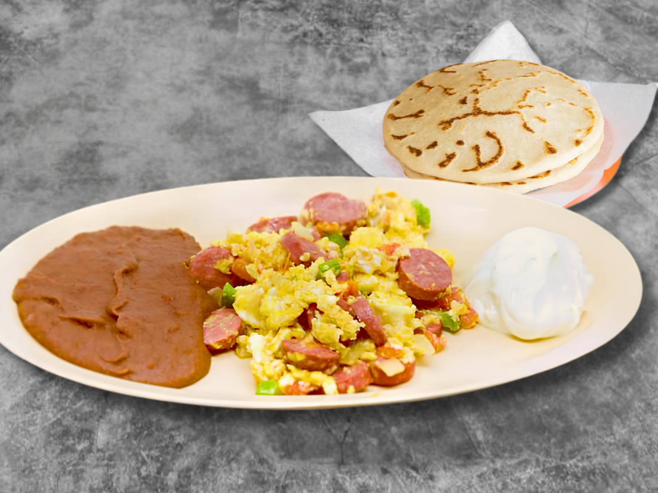 Huevos con Salchicha y Vegetales