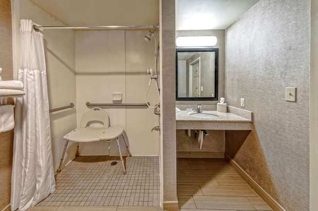 Images Hilton Garden Inn Birmingham/Lakeshore Drive