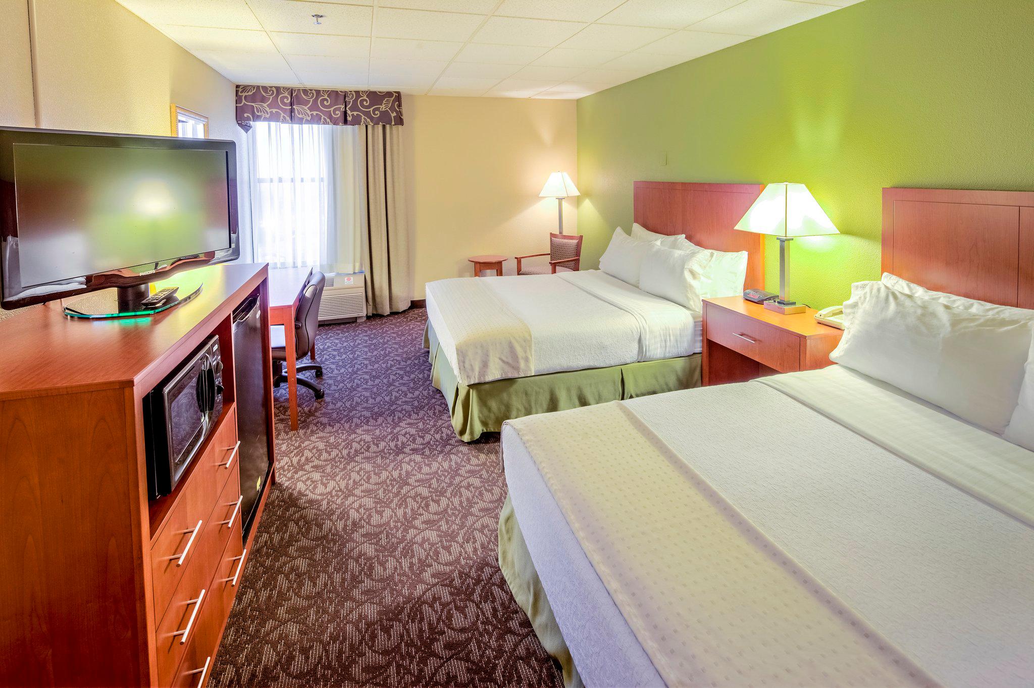 Holiday Inn & Suites Mansfield-Conference Ctr Photo