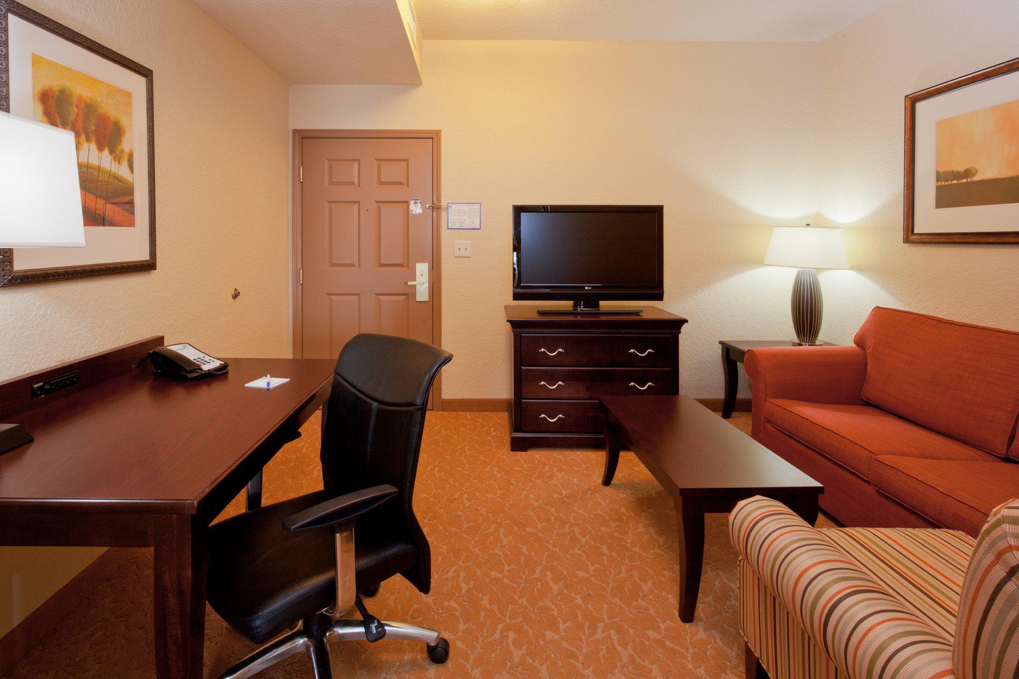 Holiday Inn Express & Suites Lakeland North - I-4 Photo