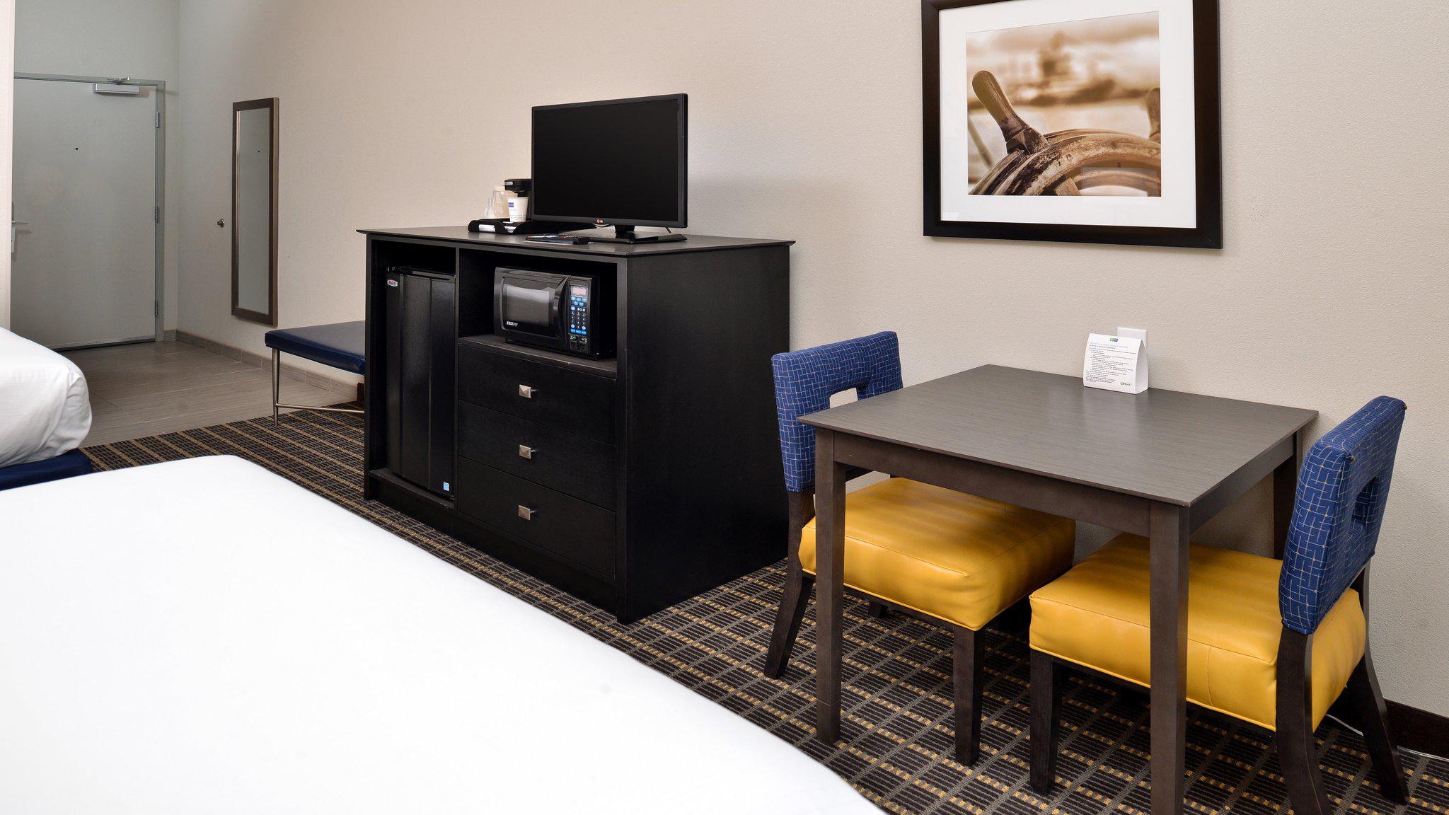 Holiday Inn Express & Suites Ft. Walton Beach - Hurlburt Area Photo