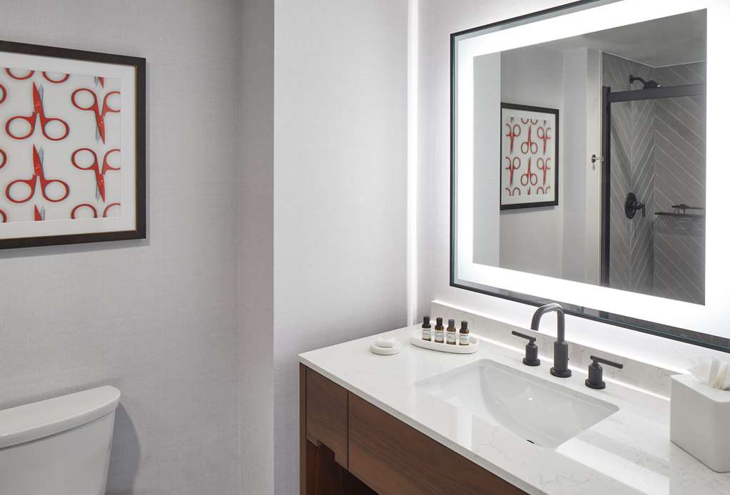 Cumberland House Knoxville, Tapestry Collection by Hilton Image