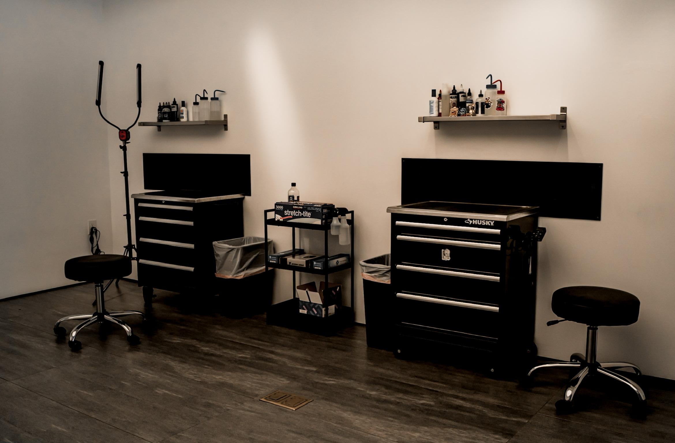 Working station in UPLIFT Tattoo