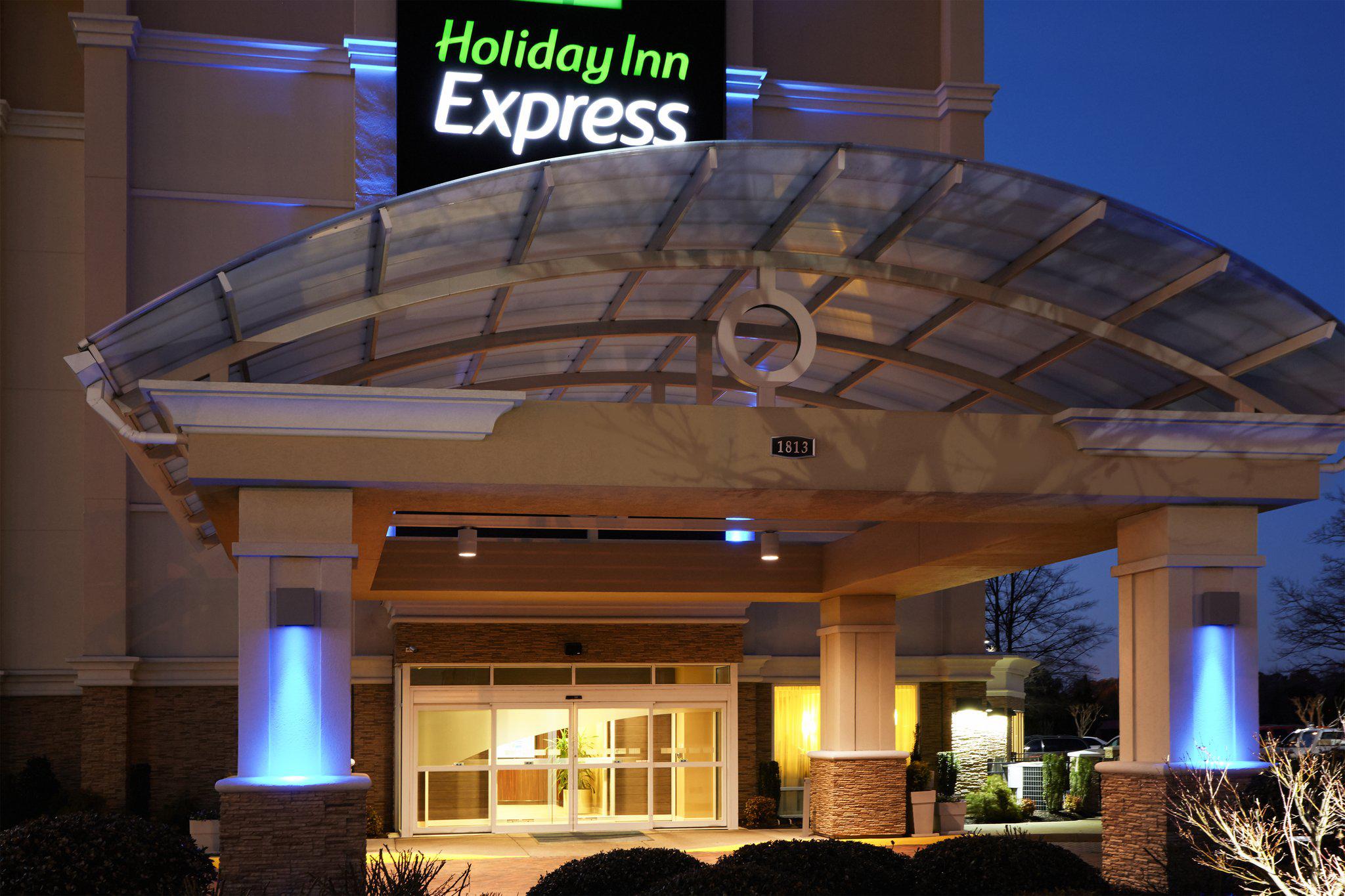 Holiday Inn Express Hampton - Coliseum Central Photo