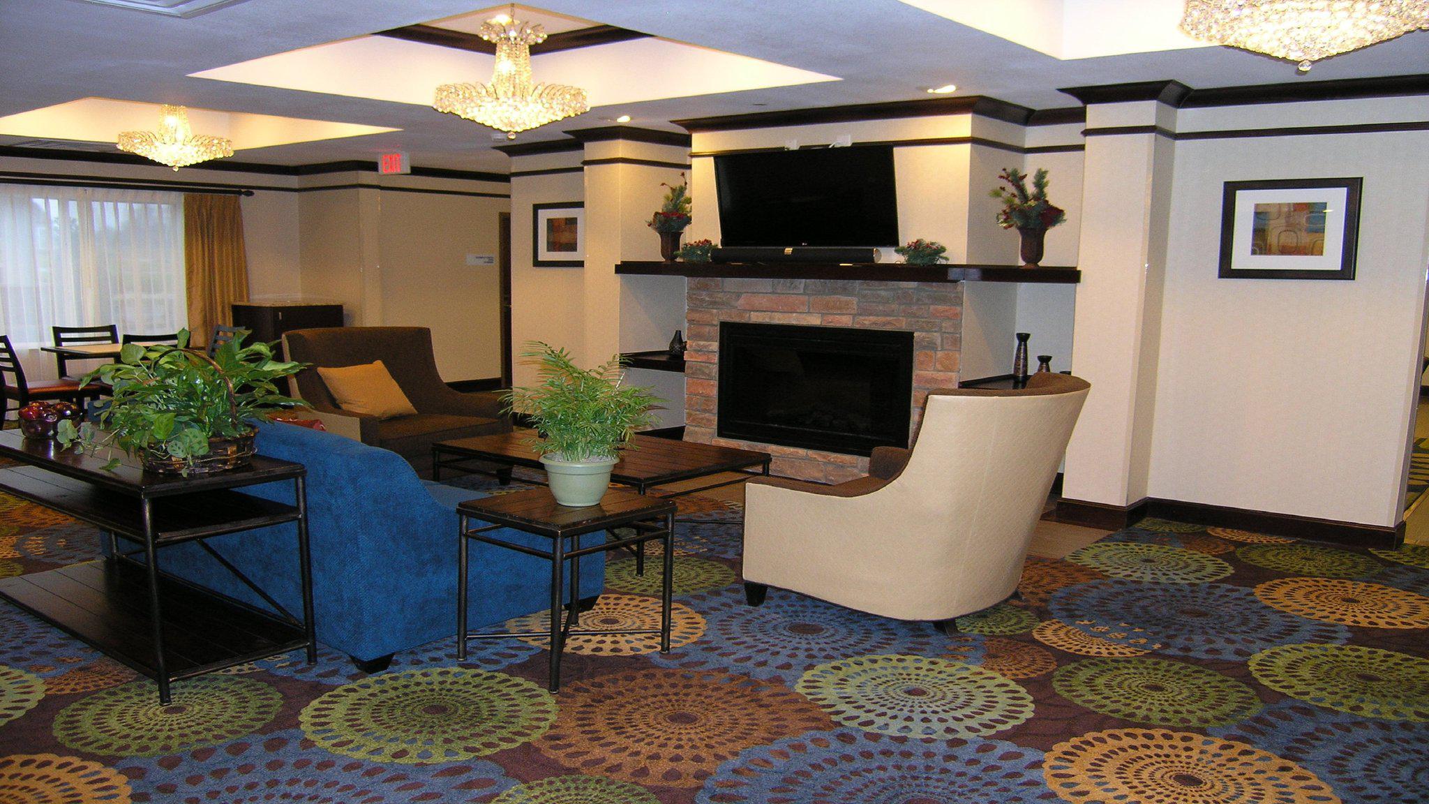 Holiday Inn Express & Suites Belle Vernon Photo