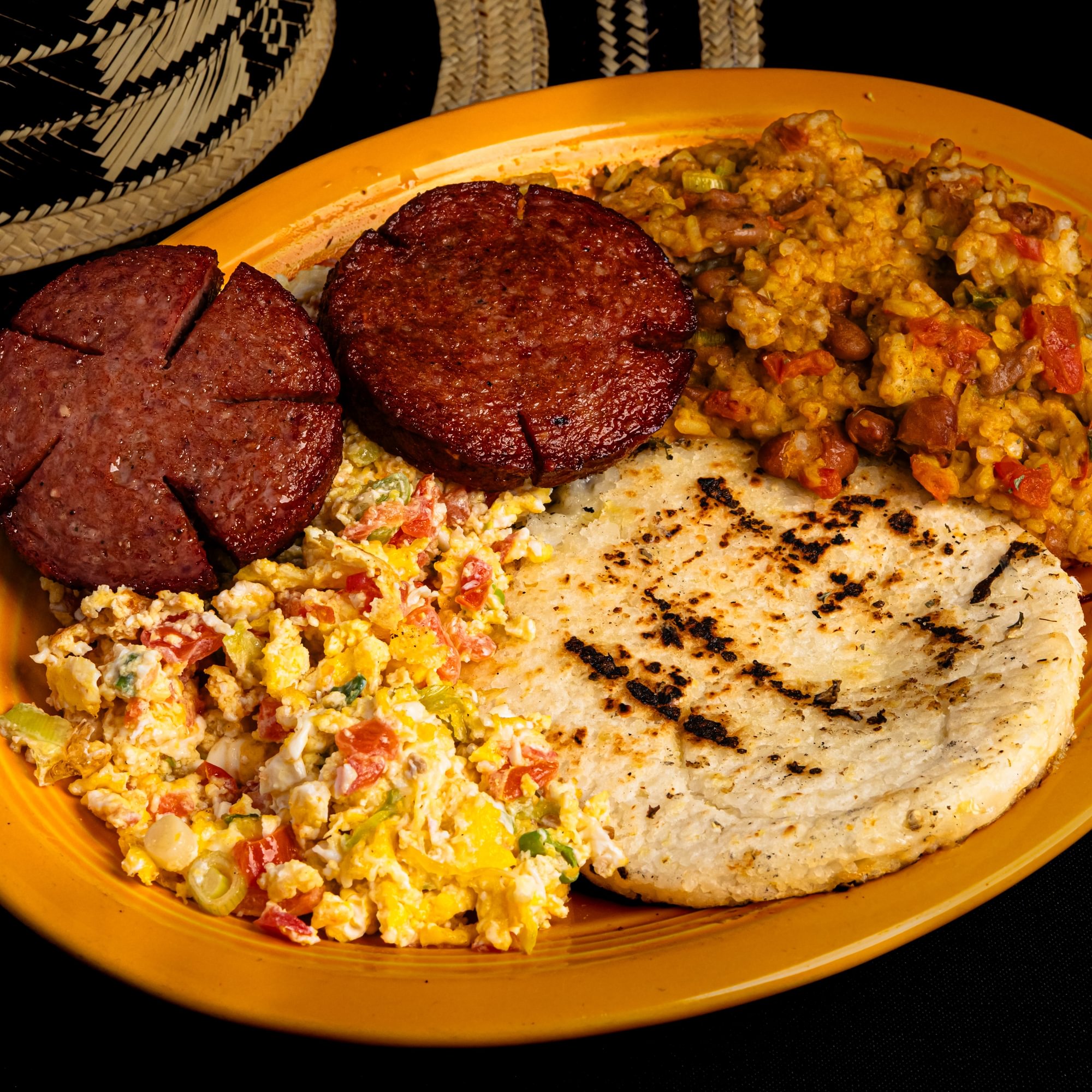 Calentado, Huevos, Salchichon Y Arepa