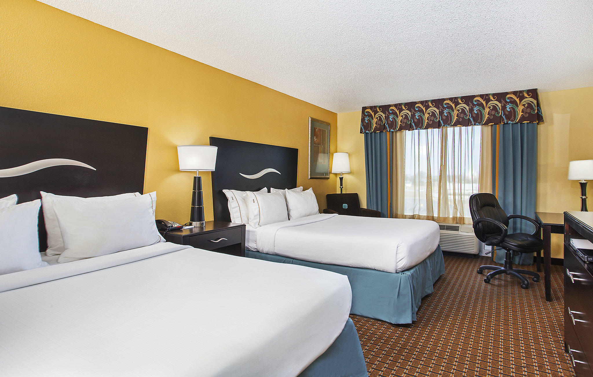 Holiday Inn Express & Suites Somerset Central Photo