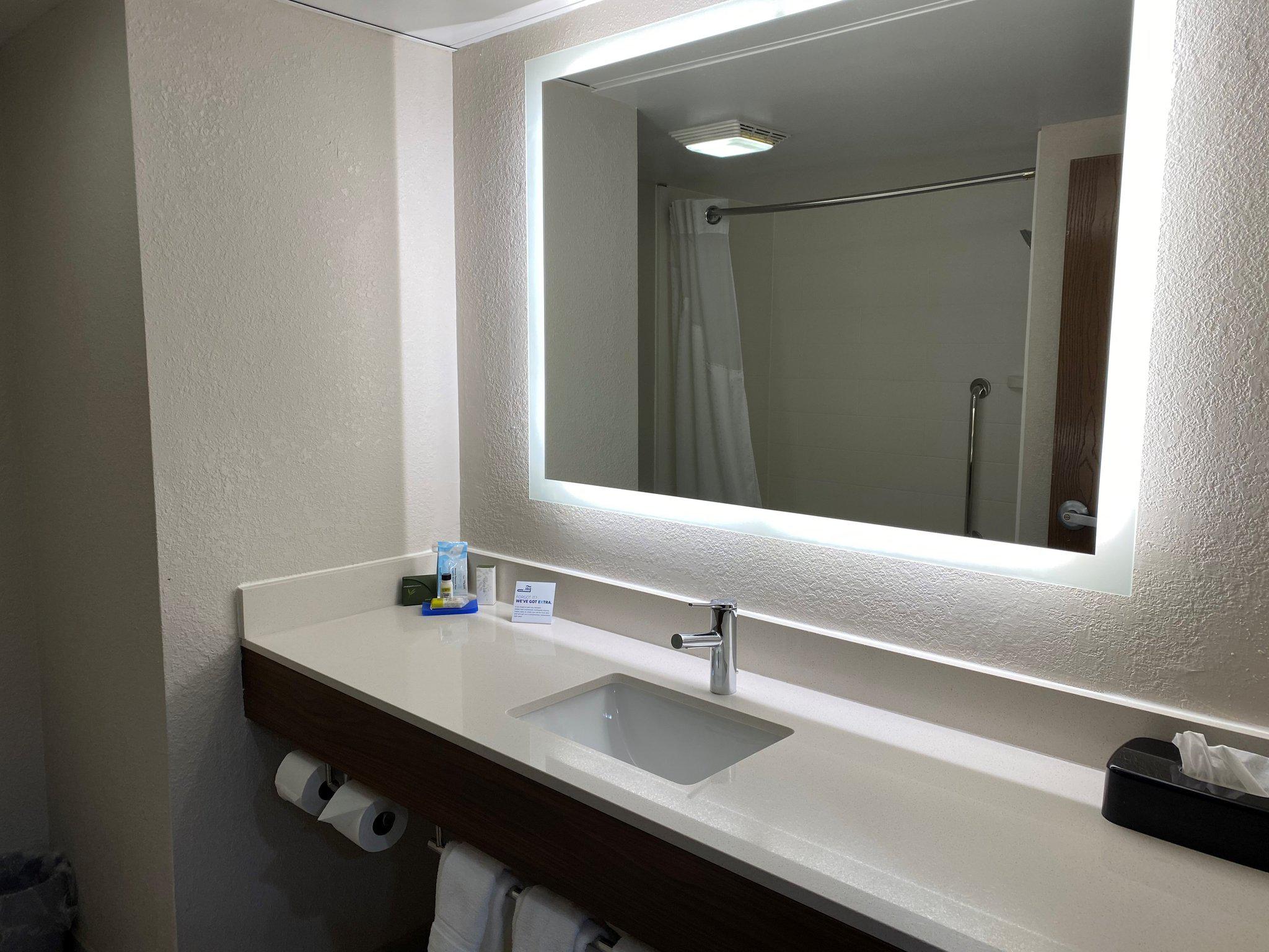 Holiday Inn Express & Suites Dayton-Huber Heights Photo