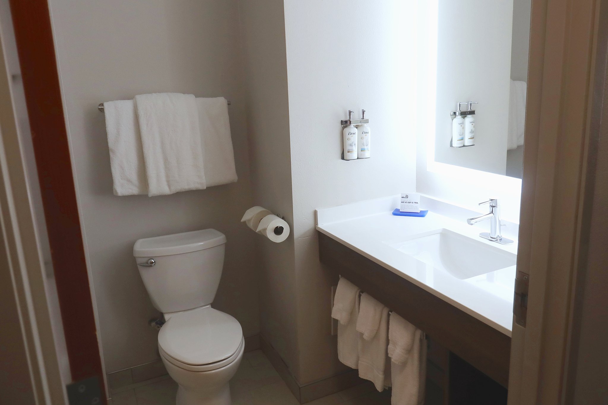 Holiday Inn Express & Suites Chicago North-Waukegan-Gurnee by IHG Image