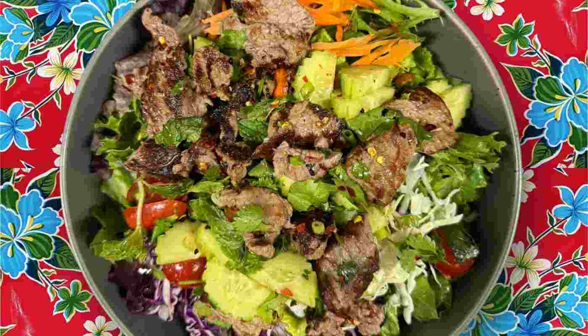 Spicy beef salad (Yum Nue)