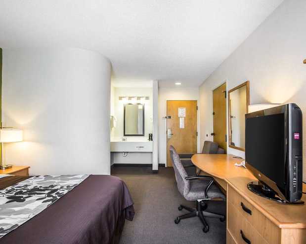 Images Sleep Inn & Suites Airport