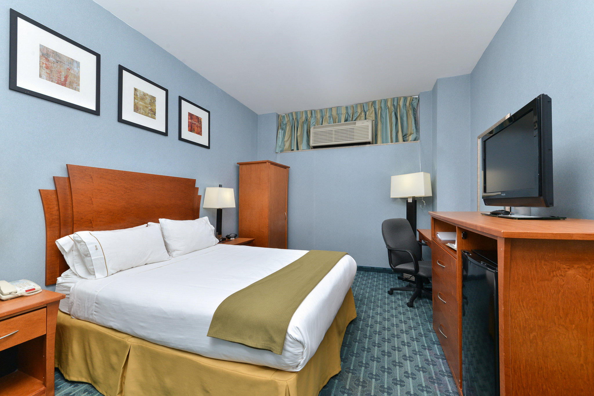 Holiday Inn Express LaGuardia Arpt Photo