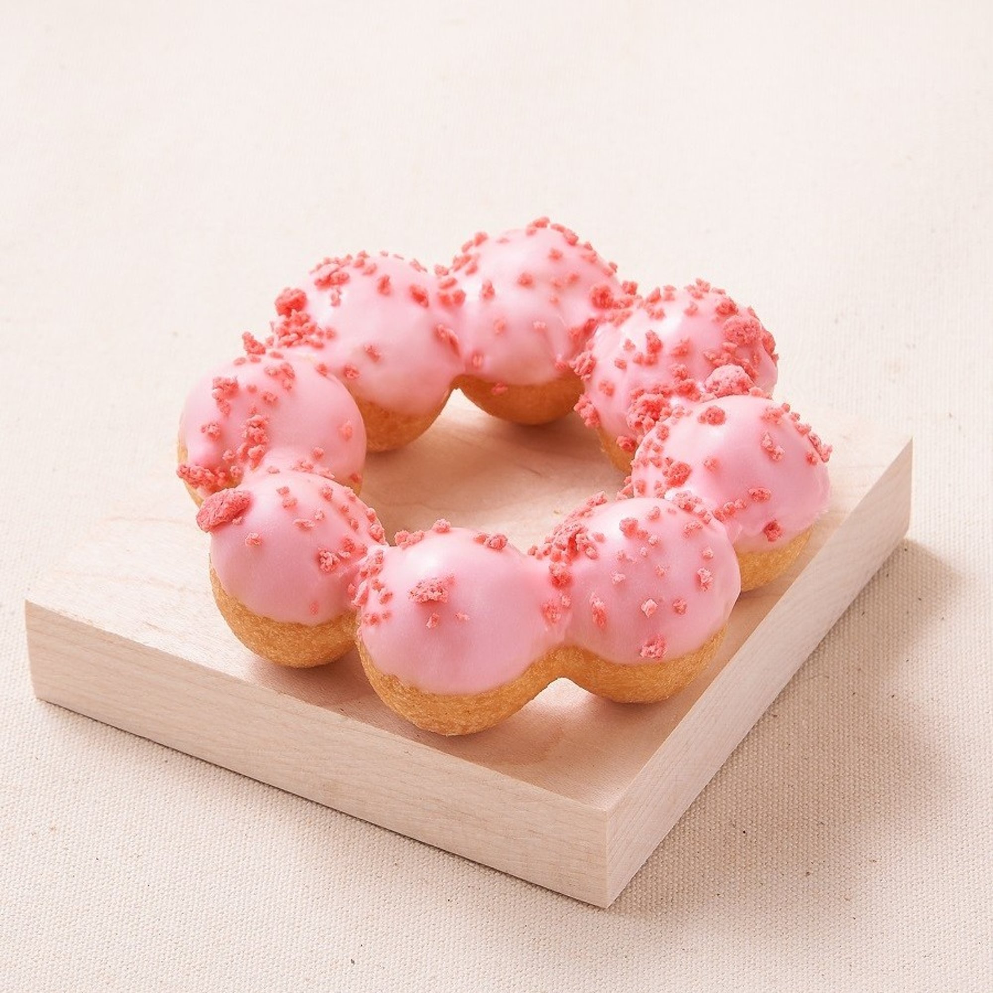 Strawberry Mochi Donut 草莓甜甜圈