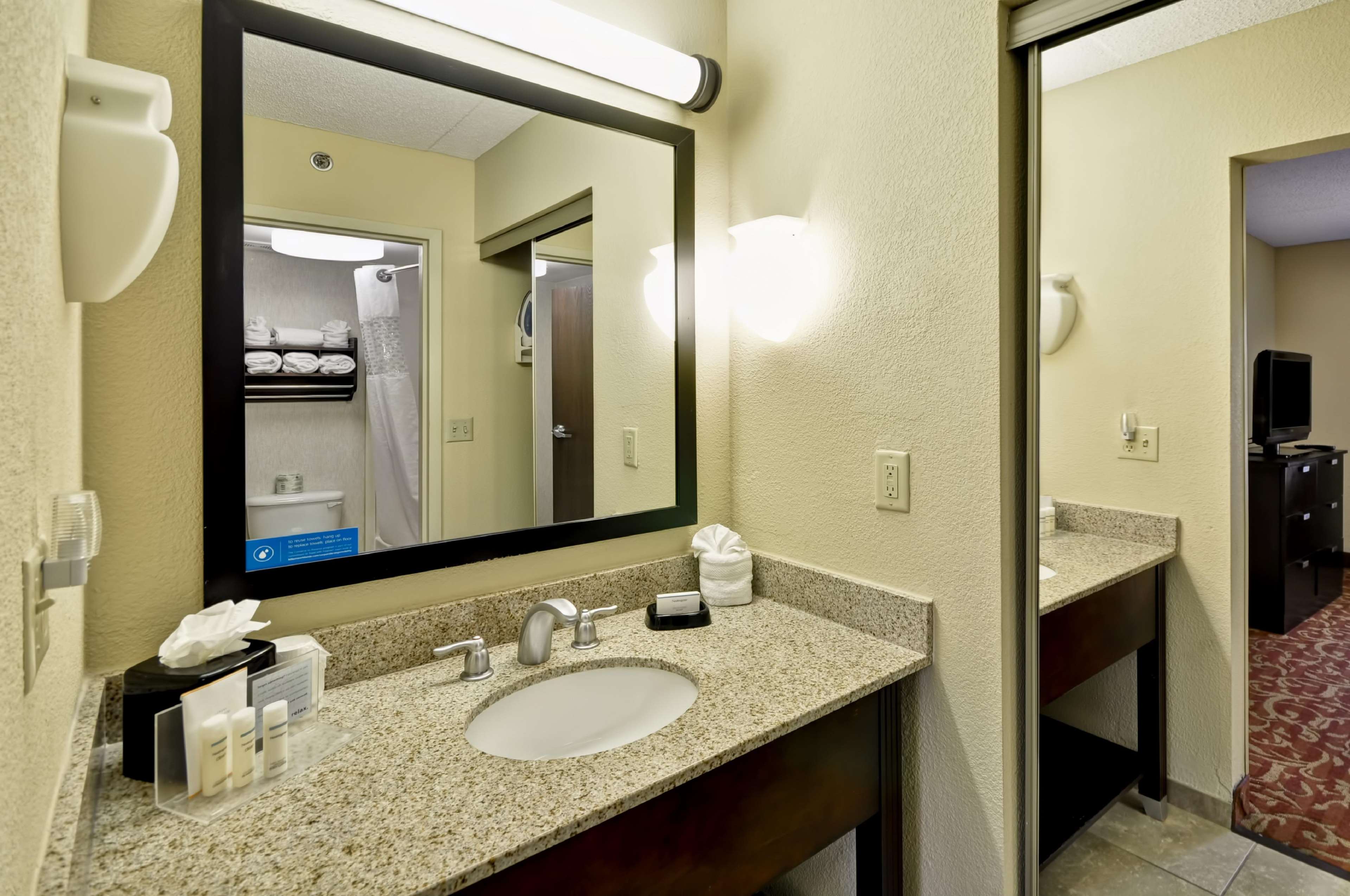 Hampton Inn & Suites Memphis-Shady Grove Photo