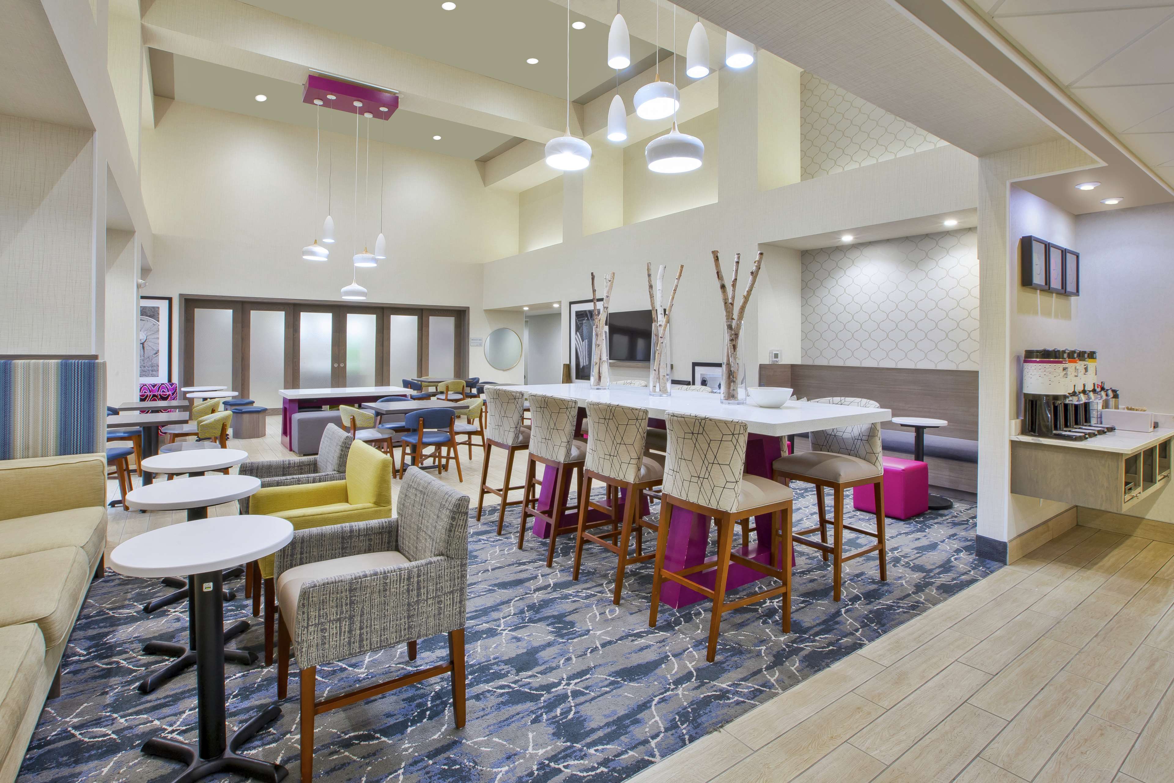 Hampton Inn & Suites Oakwood Village-Cleveland Photo