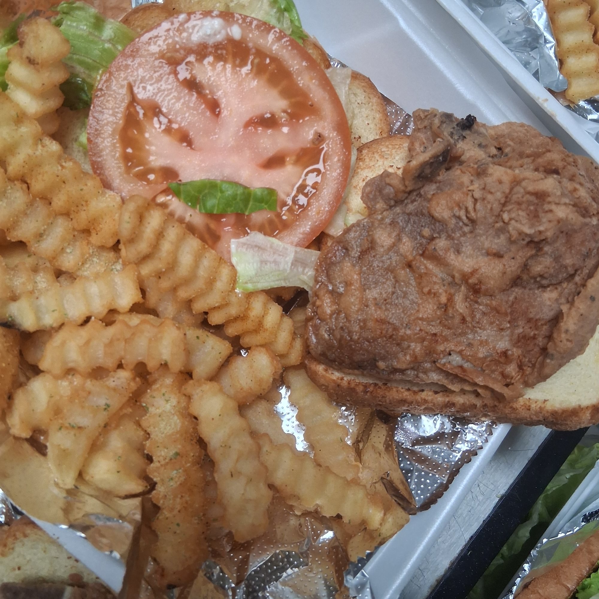Pork chops with mayo, lettuce tomatoes