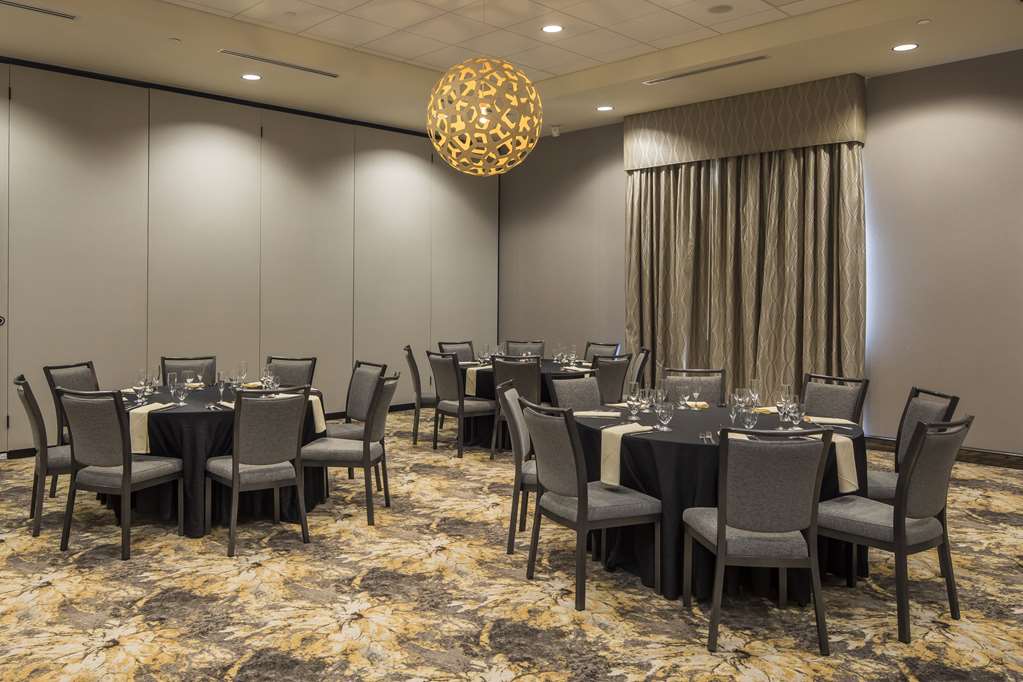 Hilton Garden Inn Pittsburgh Airport Image