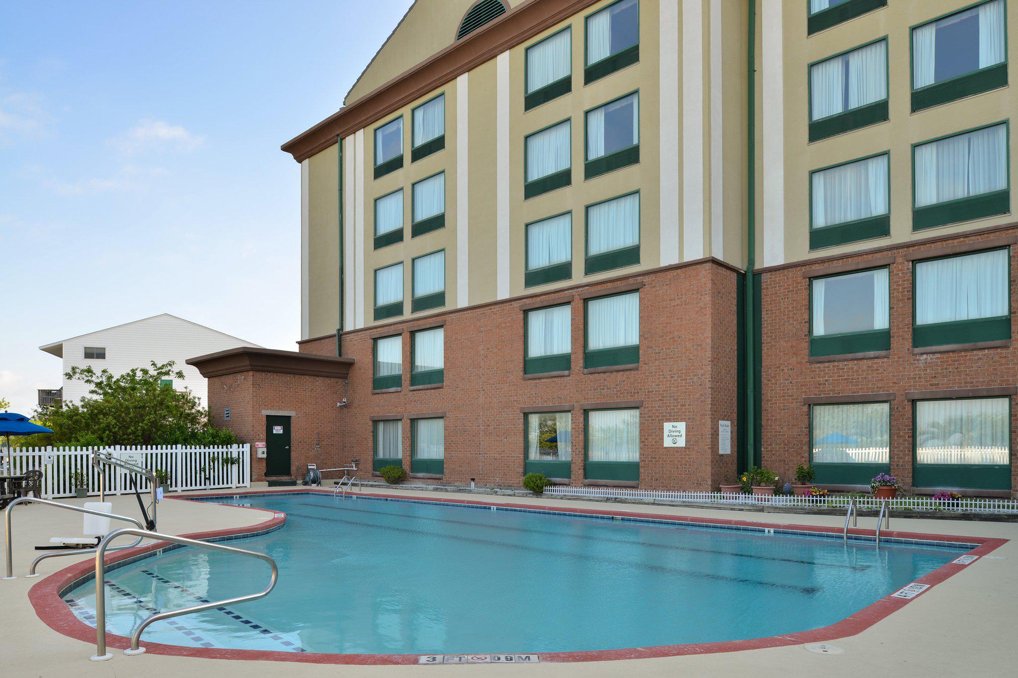 Holiday Inn Express & Suites Ocean City Photo