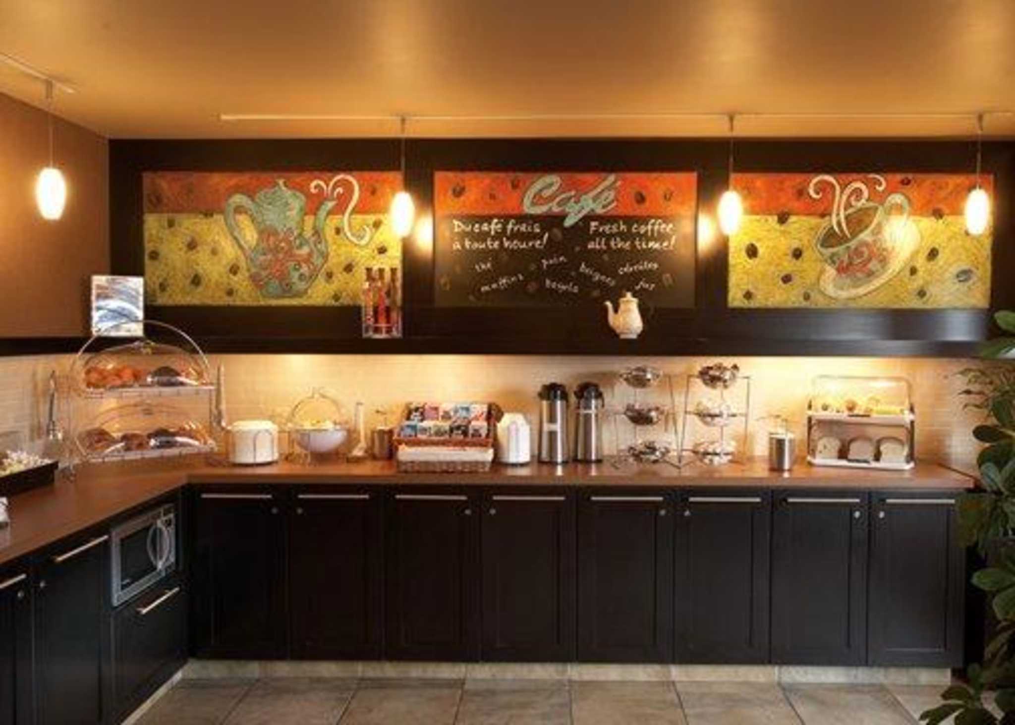 Images Quality Inn & Suites P.E. Trudeau Airport