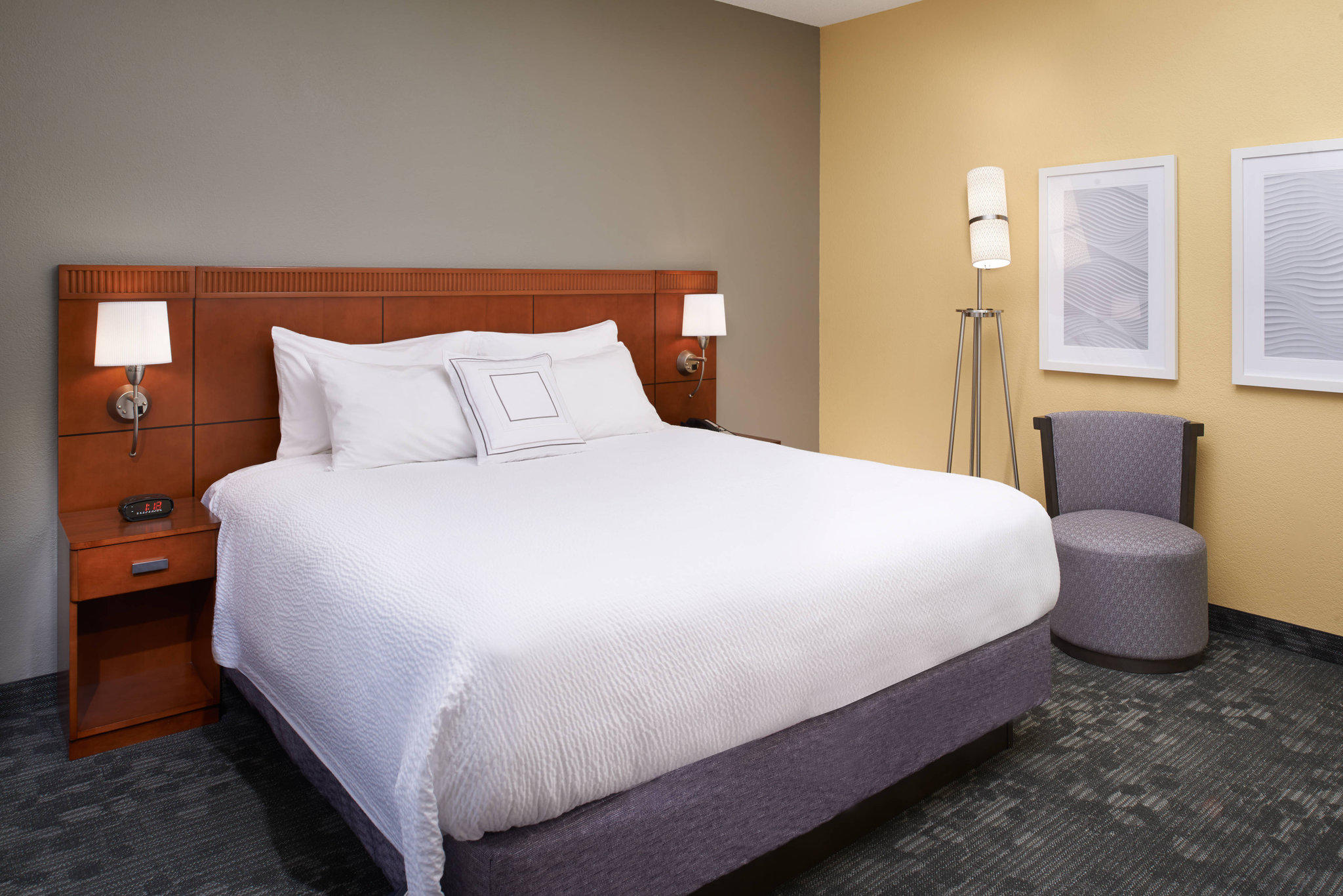 Courtyard by Marriott St. Louis Westport Plaza Photo