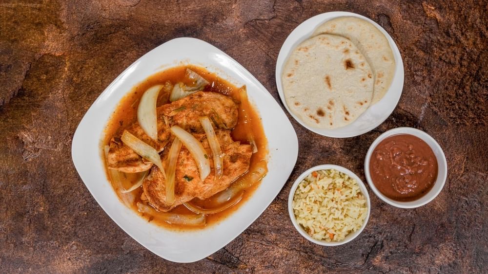 Pollo Encebollado