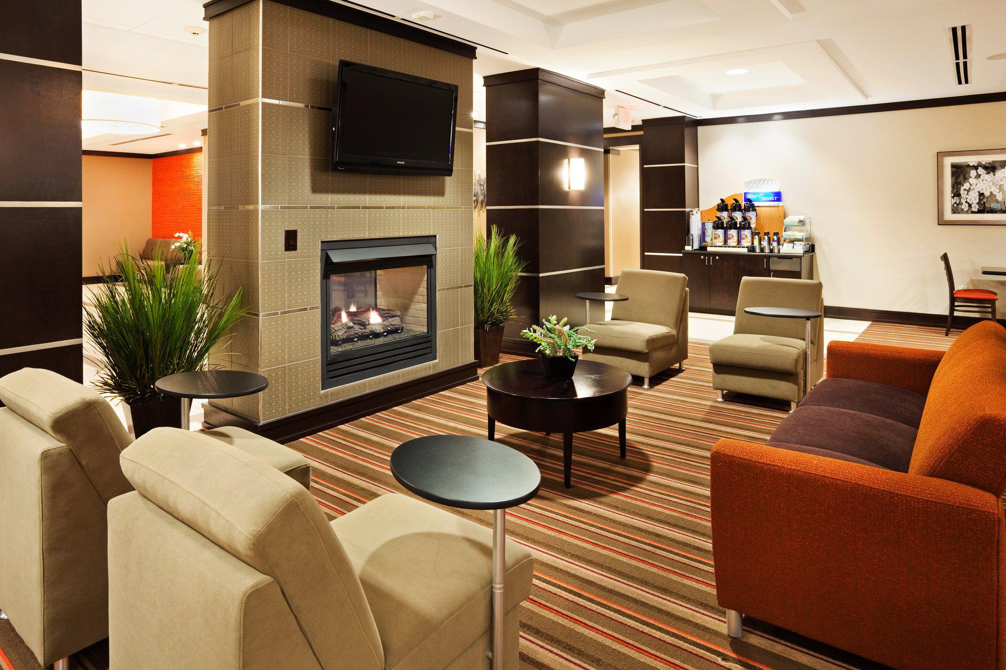 Holiday Inn Express & Suites Charlotte Southeast - Matthews Photo