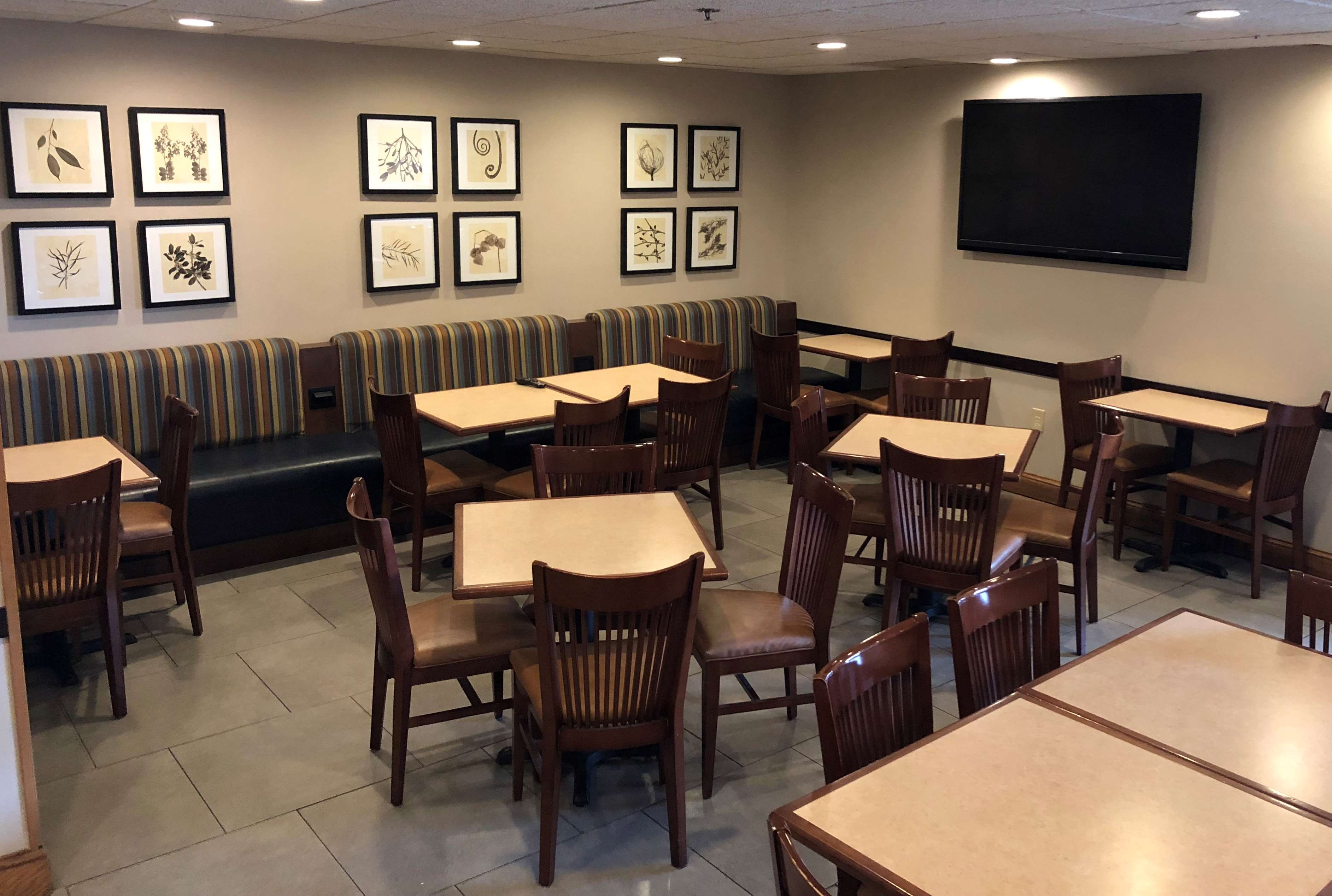 Country Inn & Suites by Radisson, Rapid City, SD Photo