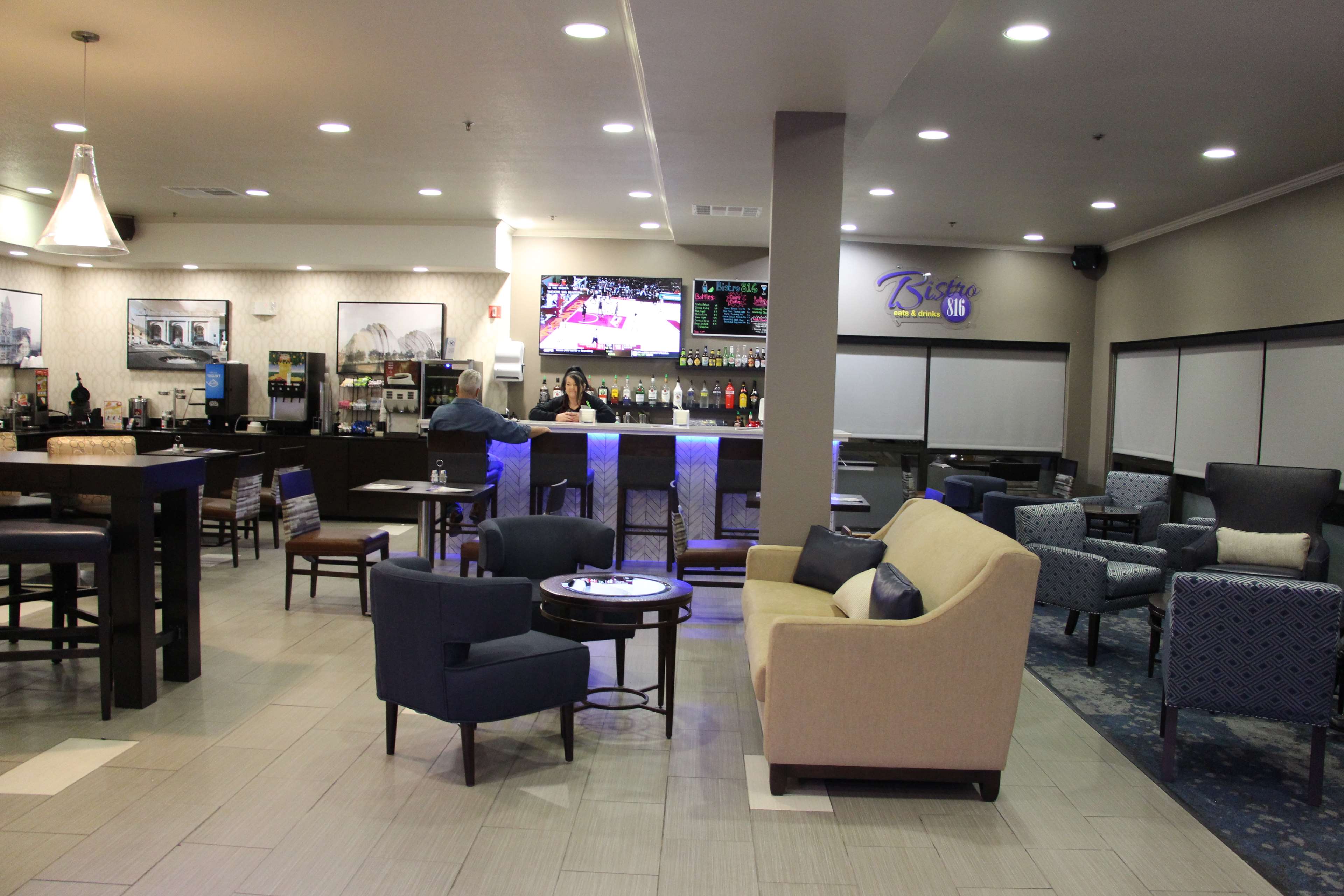 Best Western Plus Kansas City Airport-KCI East Photo