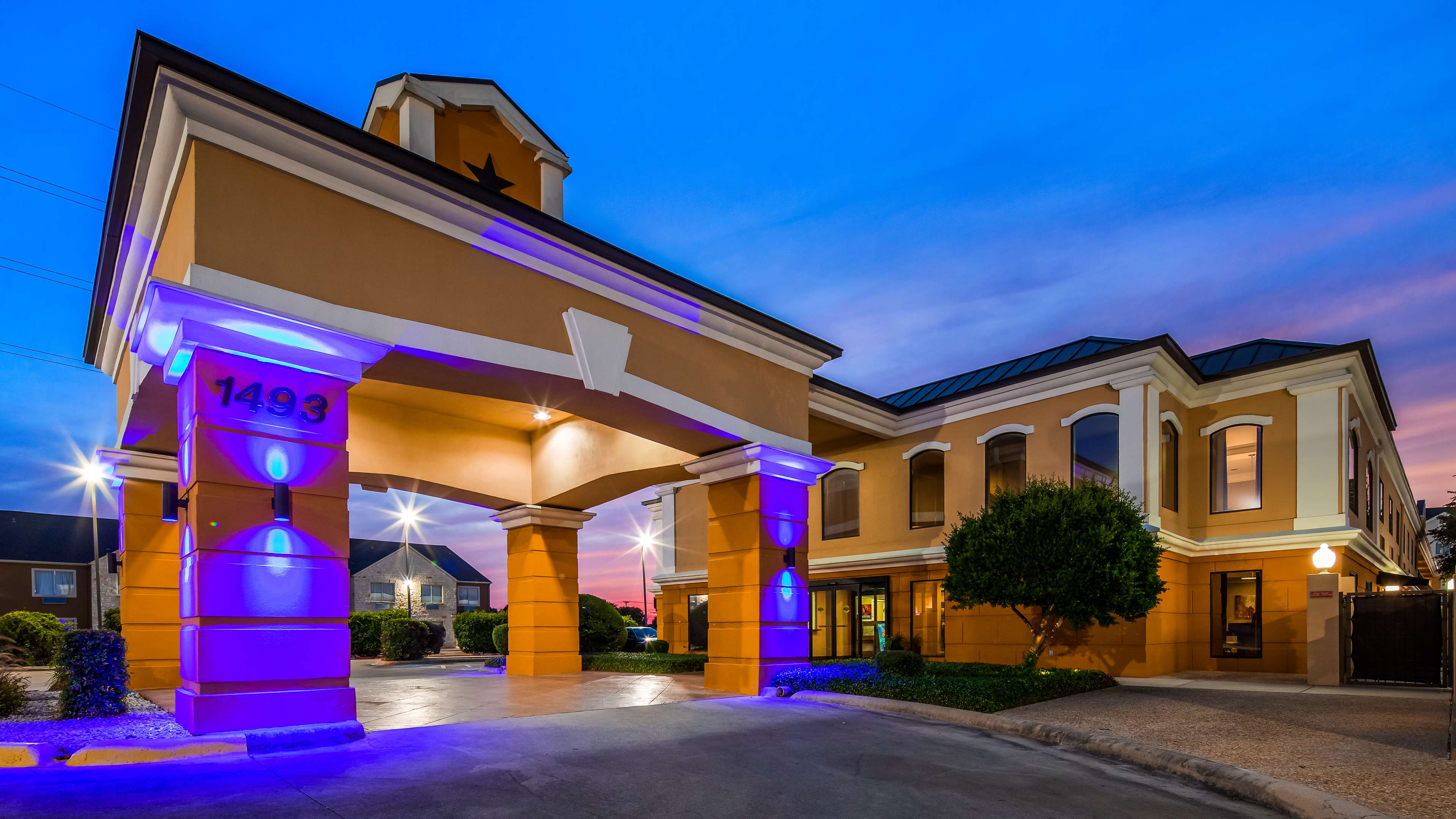 Best Western Inn & Suites Photo