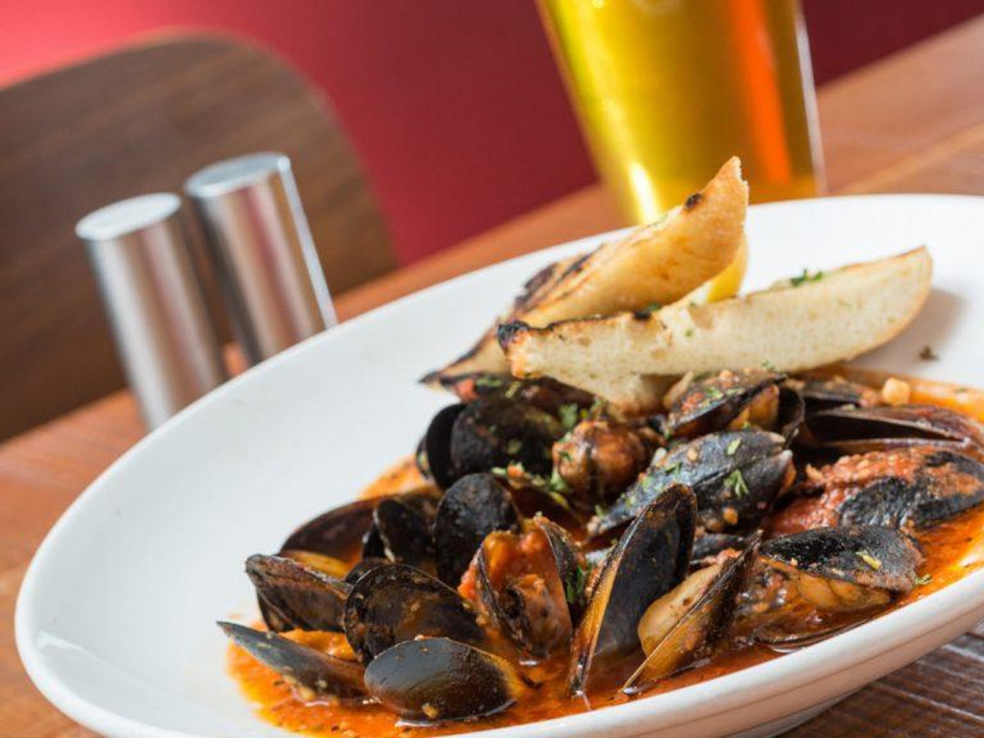 Cozze al Vino Bianco (Mussels Simmered in Wine)