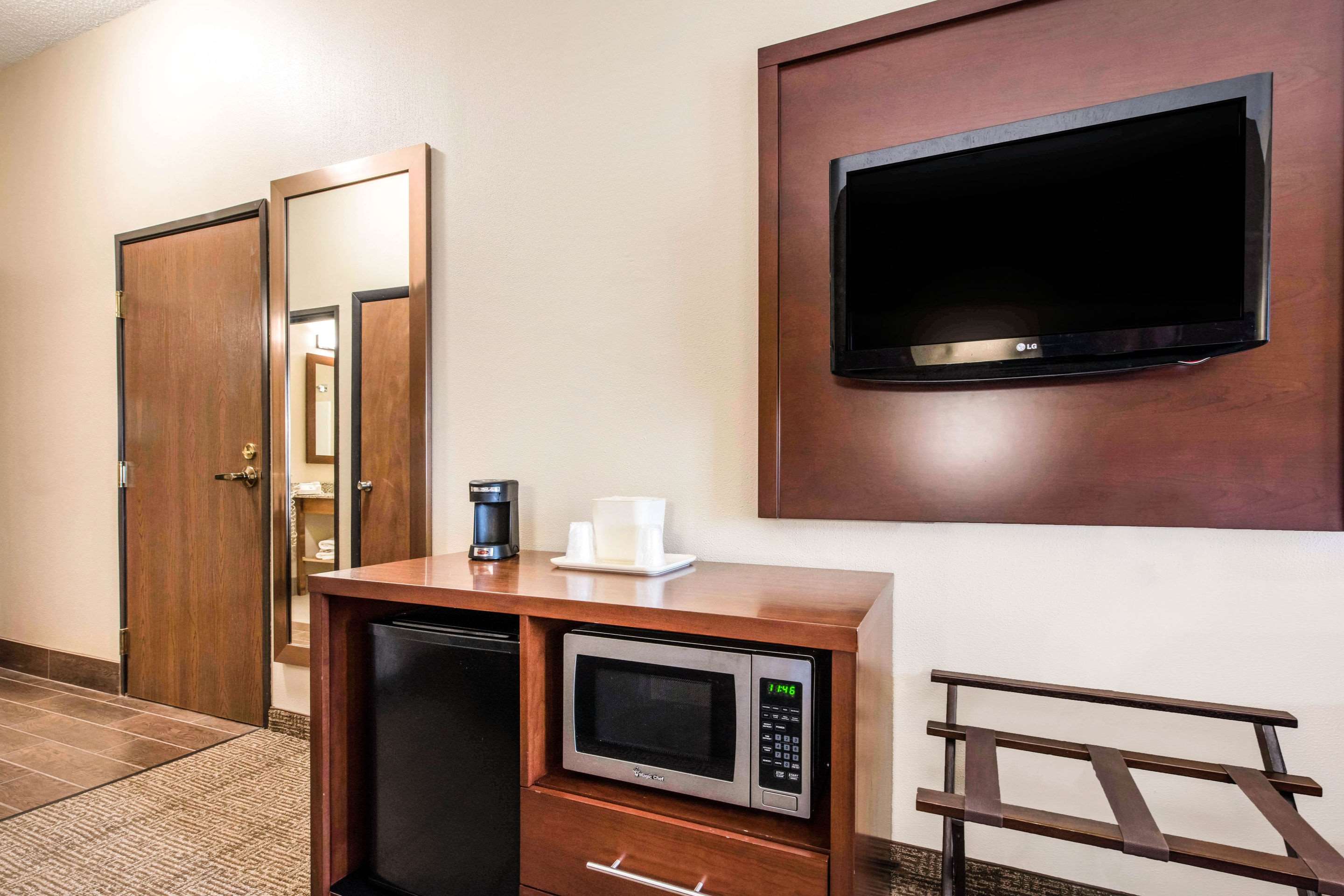 Comfort Inn & Suites Streetsboro - Kent Photo