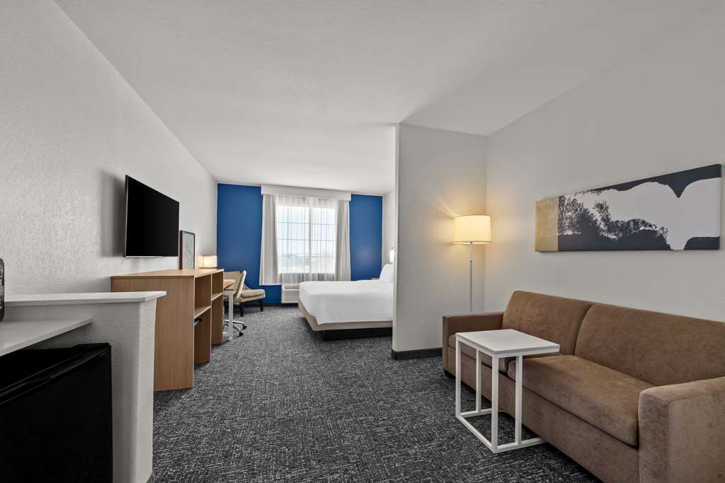 Spark by Hilton Selma Image