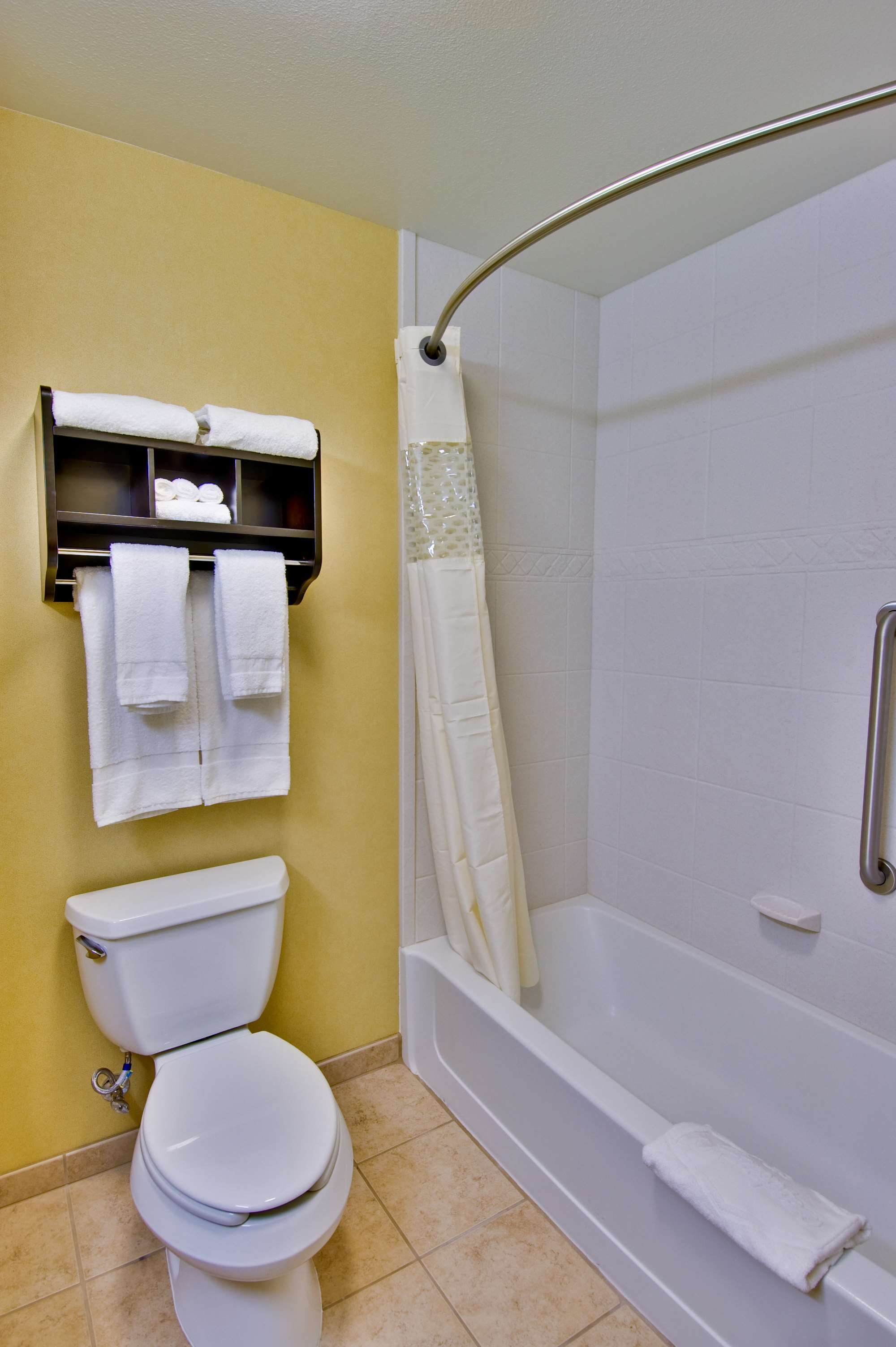 Guest room bath