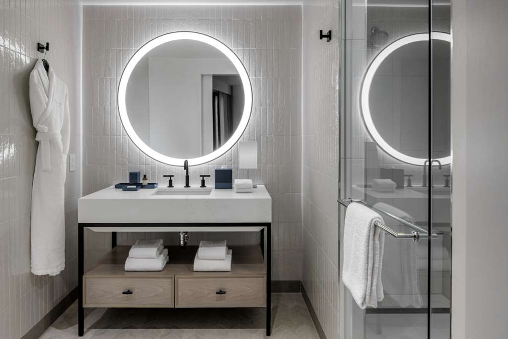 The Morrow Washington DC, Curio Collection by Hilton Image